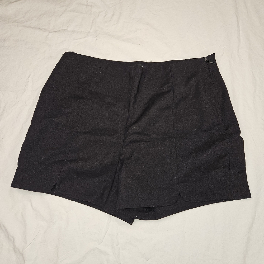 RW&CO Black Shorts Size 6